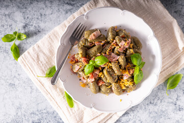 Spinach gnocchi with ham