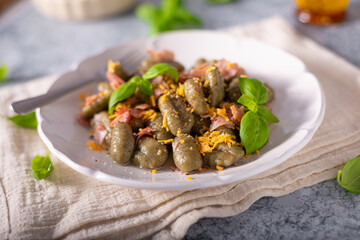 Spinach gnocchi with ham