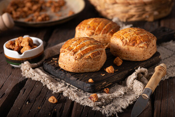 Pork greaves bun