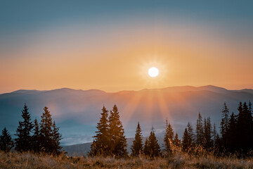 Fototapeta na wymiar incredible sunrise in the mountains. vacation in the mountains. mountain landscapes