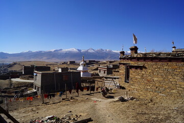Fototapeta na wymiar チベット・カム地方 理塘(リタン)の集落と風景