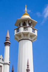 Singapore Masjid Sultan  It was named after Sultan Hussain Shah. In 1975, it was designated a national monument.
The mosque was partially completed by two-third and was formally opened in Dec 1929.