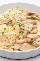 spaghetti with chicken meat and white beans