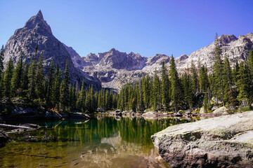 Fototapeta na wymiar Lone Cone Peak - Mirror Lake