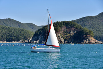 Obraz premium 요트가 있는 아름다운 바다