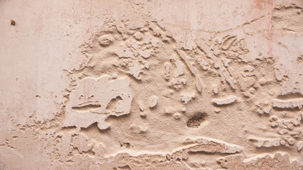 Muro de estuco beige descascarillado