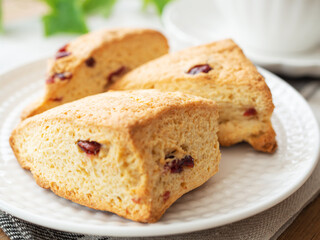 クランベリースコーンと紅茶