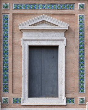 Puerta con cenefas