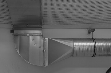 Surface-mounted ventilation duct with arch and transition from rectangular to round