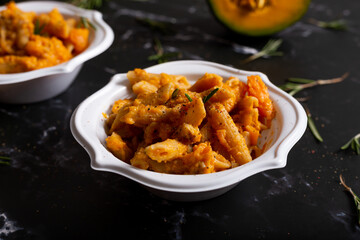 Pasta with pumpkin and welnuts, a complete vegetarian dish. Ideal for an autumn lunch