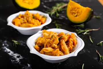 Pasta with pumpkin and welnuts, a complete vegetarian dish. Ideal for an autumn lunch