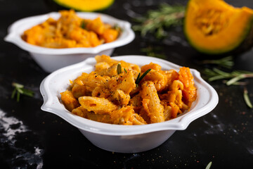 Pasta with pumpkin and welnuts, a complete vegetarian dish. Ideal for an autumn lunch