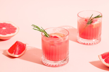 Cold lemonade/cocktail of fresh grapefruit juice