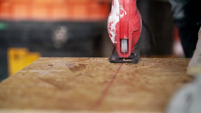 Cutting Chipboard With Jigsaw