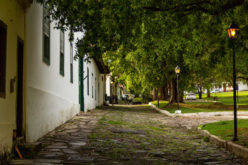 Detalhes de rua da Cidade de Goiás. Goiás é uma cidade do interior do Brasil, que tem arquitetura em estilo colonial. - obrazy, fototapety, plakaty
