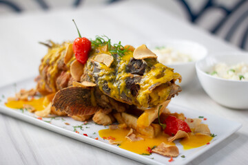 Crispy dorado fish, accompanied by fried yuccas with sauce.
