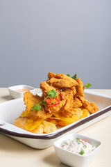 Fried fish accompanied by creams
