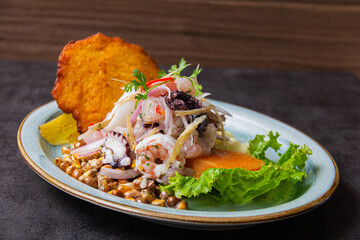 Traditional Peruvian eviction accompanied by fish, corn pancake, sweet potato, canchita and lots of spicy juice.
