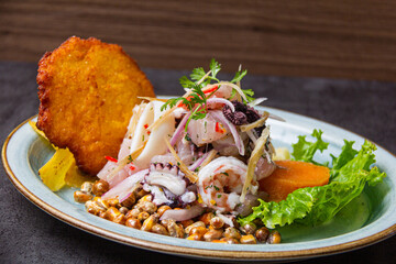 Traditional Peruvian eviction accompanied by fish, corn pancake, sweet potato, canchita and lots of spicy juice.
