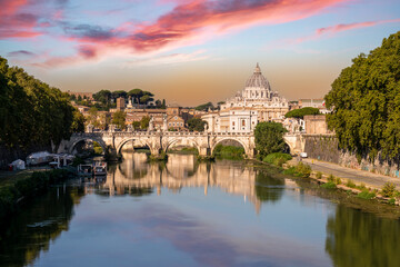 Fototapeta na wymiar Sunset on Saint Peter in Rome
