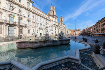 Fototapeta na wymiar Navona square in Rome with blu sky