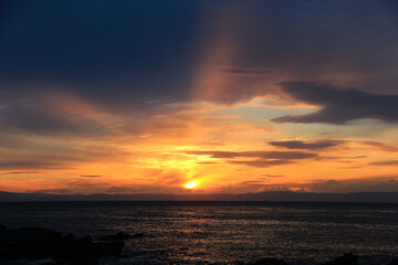 三浦半島　黄昏の城ヶ島から　沈む夕日