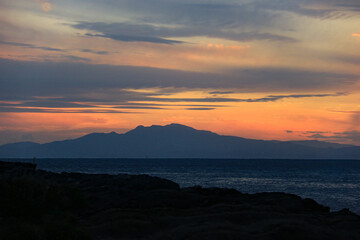 三浦半島　黄昏の城ヶ島から　伊豆半島天城山遠景