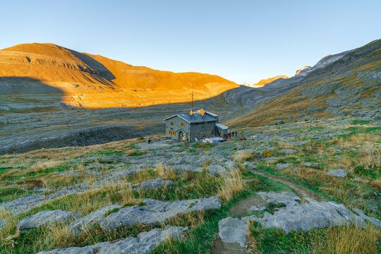 Refugio de Goriz al atardecer