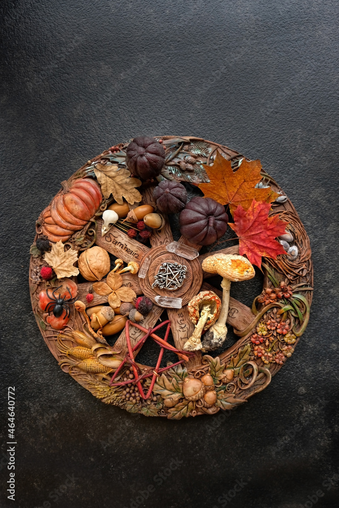 Poster wiccan witch altar, wheel of the year on dark background. magic esoteric ritual. mysticism, divinati