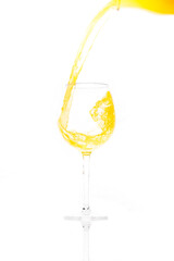 nalewanie drinka pouring a drink