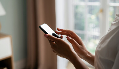  writes to the bank Payment online. Work at home online. The hostess keeps records on the Internet.