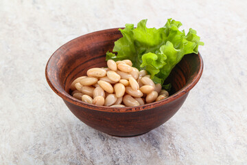 White canned beans for vegan suisine