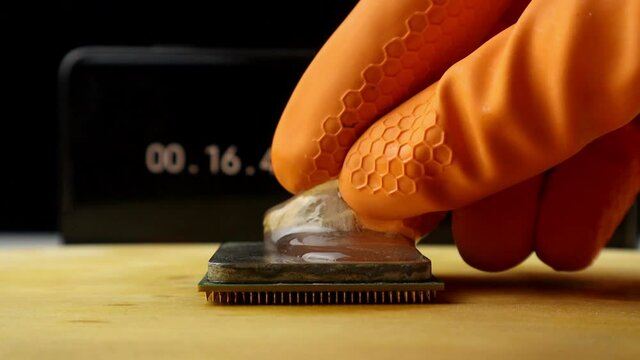  Ice Melting On CPU (Central Processing Unit). Experiment with switching the high temperature conduction on the CPU to a low temperature so that the ice melts very quickly