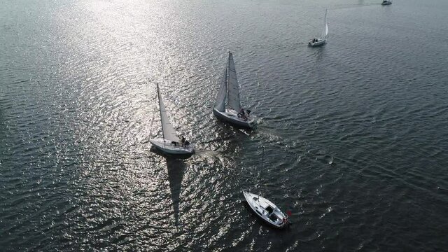 Mazury, żagl&oacute;wki, jezioro Mamry, hals