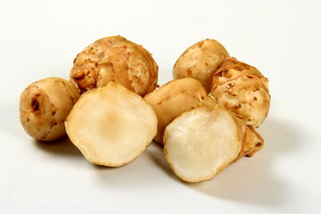 Jerusalem artichoke with white background, close up. Freshly harvested Jerusalem artichoke or topinambur 