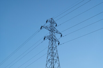 空と電線のシルエット