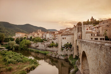 Obraz premium Medieval town on the banks of river. Besalu, Catalonia