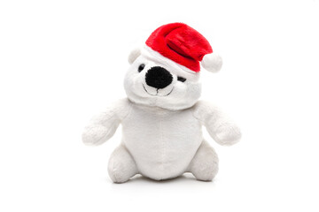 Sitzender Eisb&auml;r aus Pl&uuml;sch mit Weihnachtsm&uuml;tze auf weissem Hintergrund