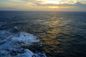 Sunset view from ferry in pacific ocean - フェリーからの太平洋の夕日 © Eric Akashi
