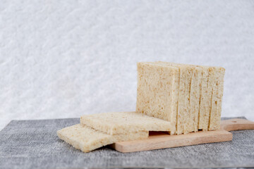 Toasted whole wheat bread no skin, wheat bread toast.
