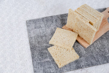 Toasted whole wheat bread no skin, wheat bread toast.
