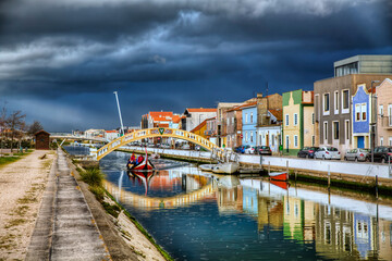 Obraz premium Rainy Weather Approaching the City of Aveiro, Portugal