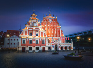Obraz premium House of the Black Heads at night - Riga, Latvia