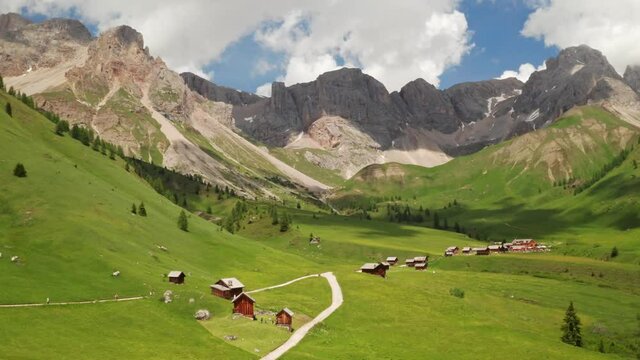 Passo san Pellegrino, Moena, val di Fassa, Dolomiti 4K, drone, Italia