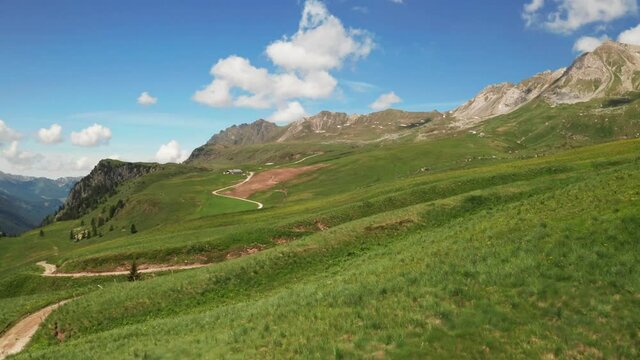 Passo san Pellegrino, Moena, val di Fassa, Dolomiti 4K, drone, Italia