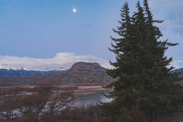 Sur de Chile luna en el d&iacute;a