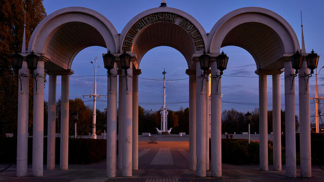Monument on Admiralteyskaya Square in Voronezh on an autumn evening