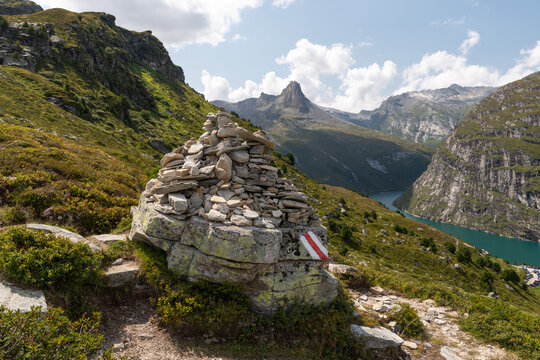 Afbeeldingen over Zervreila Blader in stockfoto's, vectoren en video