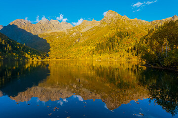 Fototapeta na wymiar Mountain lake Kardyvach, Caucasian National Park