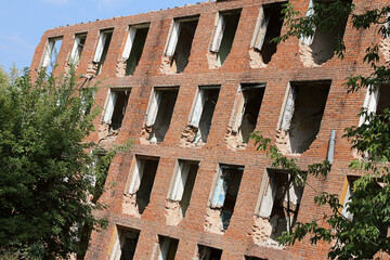 Fototapeta premium a destroyed building after an earthquake, a house without windows and doors